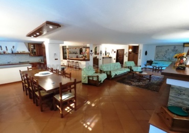 VILLA  - AMPIE METRATURE - PARCO PRIVATO 