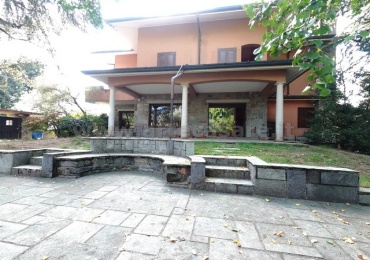 VILLA  - AMPIE METRATURE - PARCO PRIVATO 