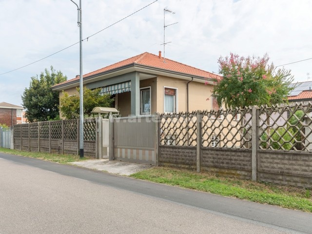Villa Cortese, Lombardia 20035, 2 Stanze da Letto Stanze da Letto, 4 Stanze Stanze,2 BathroomsBathrooms,Villa,Venduto,0,3325