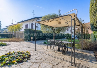 MARNATE, Lombardia, 2 Stanze da Letto Stanze da Letto, 4 Stanze Stanze,2 BathroomsBathrooms,Villa,Vendita Usato,0,3421