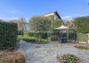 MARNATE, Lombardia, 2 Stanze da Letto Stanze da Letto, 4 Stanze Stanze,2 BathroomsBathrooms,Villa,Vendita Usato,0,3421