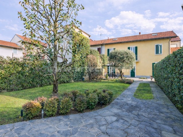 MARNATE, Lombardia, 2 Stanze da Letto Stanze da Letto, 4 Stanze Stanze,2 BathroomsBathrooms,Villa,Vendita Usato,0,3421
