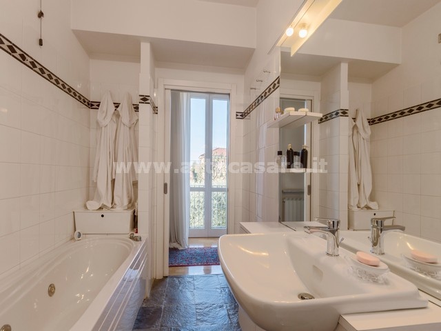 MARNATE, Lombardia, 2 Stanze da Letto Stanze da Letto, 4 Stanze Stanze,2 BathroomsBathrooms,Villa,Vendita Usato,0,3421