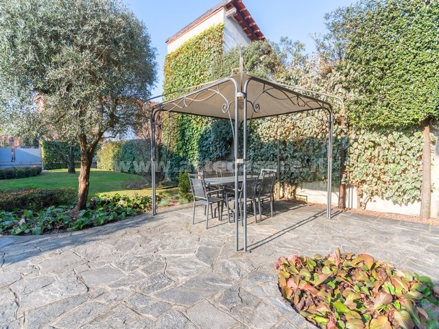 MARNATE, Lombardia, 2 Stanze da Letto Stanze da Letto, 4 Stanze Stanze,2 BathroomsBathrooms,Villa,Vendita Usato,0,3421