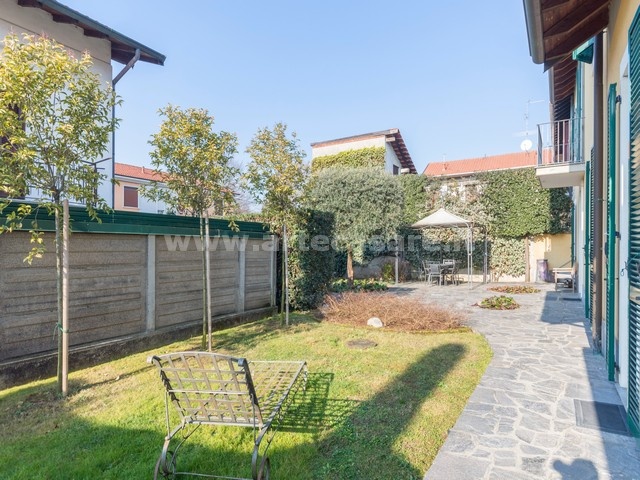 MARNATE, Lombardia, 2 Stanze da Letto Stanze da Letto, 4 Stanze Stanze,2 BathroomsBathrooms,Villa,Vendita Usato,0,3421